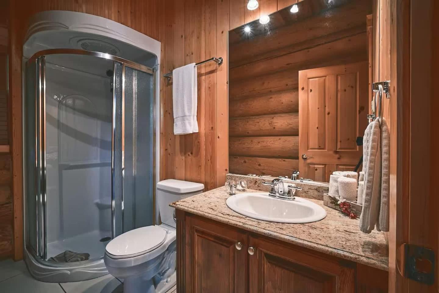Executive Plus 44 - Majestic Log Chalet With Hot Tub Sauna Heated Pool And Close To Activities Mille-Isles Exterior foto